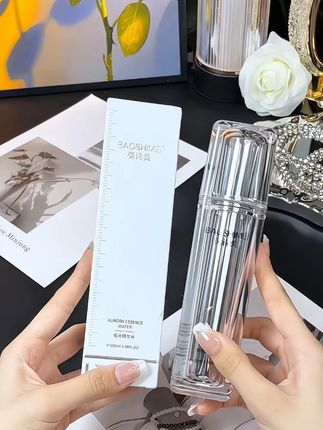 想要皮肤好,精华少不了!它里面富含芍药根提取物和透明质酸钠,可以补水锁水、提亮肤色,还是清爽的质地,用完之后皮肤水嫩嫩的。#精华水 #极光精华水 #超实用 #自用好物推荐