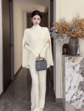 #三件套装 秋冬时尚设计感高端欧货高级感慵懒风蝙蝠衫上衣+袖套+直筒裤三件#你的第一台揽胜 #可乐冰红茶的快乐谁懂 #ootd穿搭 #公牛世家让每一步都有戏 @DOU+上热门