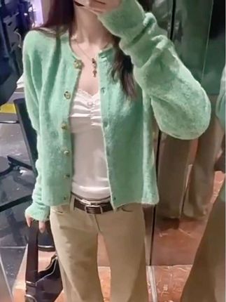 2025新款早秋季绿色软糯针织衫上衣女韩系宽松慵懒风毛衣开衫 #春秋穿搭 #针织开衫 #慵懒风穿搭 #毛衣穿搭 #谁穿谁好看系列