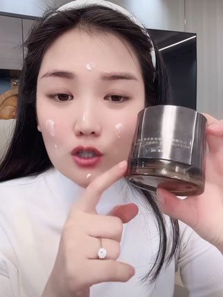 #自用好物推荐 兄弟们,想要一天妆容好,妆前贴贴霜少不了。