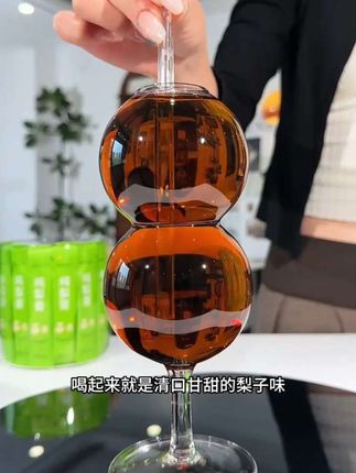 秋天真的好干燥,妈妈们可以给宝宝准备些秋梨膏,我家不爱喝水的宝宝也爱上了它,每天都要喝!可以随身携带,配料干净,喝起来清润甘甜,大人小孩都可以喝!#秋梨膏#梨膏 #饮品推荐#饮品 #好喝不贵