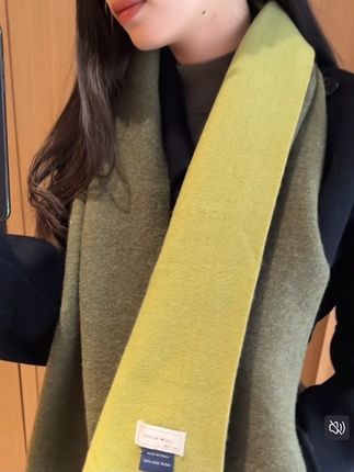 暖茶渐绿双面双色羊毛披肩围巾两用女冬保暖情侣围脖#慵懒风穿搭 #秋冬穿搭 #时尚单品