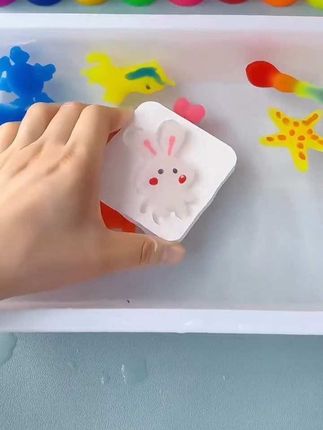 神奇又好玩的水精灵水宝宝来了,放在水里即可脱模,QQ弹弹的,孩子一玩就是半天,连手机都不玩了#水精灵 #水精灵水宝宝 #儿童玩具 #戏水玩具