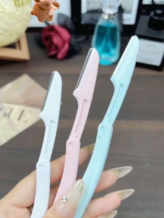 姐妹们,我又淘到宝了,可爱又好用的折叠修眉刀,关键还很便宜,冲啊#好物推荐🔥 #修眉刀 #好物推荐分享 #每日分享 #修眉神器 @DOU+好生意 @巨量千川 @DOU+小助手 @DOU+上热门