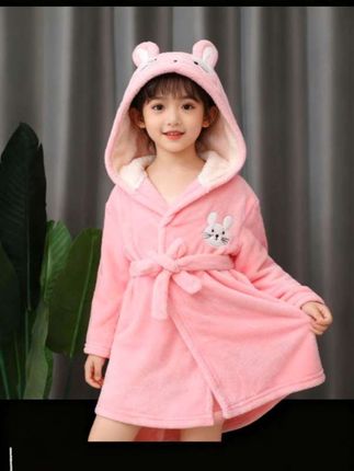 #宅家睡衣秀#浴袍#浴巾 #儿童浴巾浴袍 #母婴好物 天气变冷了,家有宝贝的,洗完澡一定给孩子准备这种珊瑚绒浴袍,保暖又柔软,孩子还特别喜欢!
