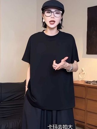 极简主义!欧货空气棉小斗篷T!搭配丝巾或其他饰品点缀,超时髦!随便穿都很有范儿,闭眼入不踩雷!#ootd穿搭 #简约穿搭 #百搭t恤 #无限回购的宝藏单品 #早秋冷冽又随性的气质穿搭