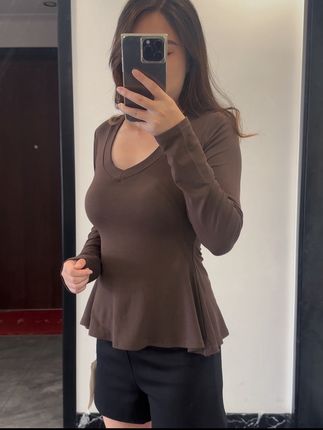 #显瘦穿搭 #对镜拍 咖色也好好看呀,宝子们这个内搭强烈推荐你们