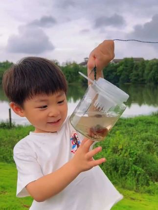 快乐一下子就来了!#清凉一夏 #抓鱼瓶 #钓鱼瓶 #玩水乐趣 #玩水乐趣
