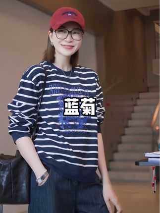 #高级穿搭 这件卫衣真的太美了吧!它是那种非常简约的风格,但又带有一点点小细节,而且上身特别舒服。面料柔软亲肤,贴身穿也没问题,不管是单穿还是叠穿都很好看。宽松版型不挑身材,随便搭个牛仔裤或者休闲裤都很不错,喜欢这种风格的兄弟可以闭眼冲了。#时髦穿搭 #时尚单品 #通勤搭配 #强烈推荐