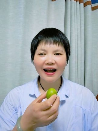 生活就像一副担子,扛得住扛不住都得扛,扛过来了就好了,橱窗里视频同款衣服,纯棉透气,颜色宜人