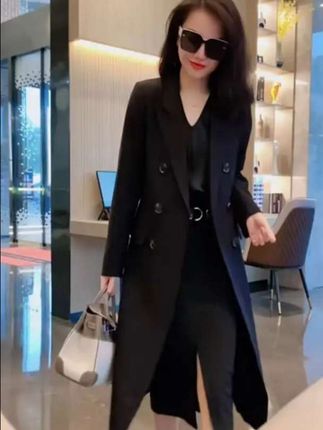 大码黑色中长款西装风衣外套,秋季新款胖mm时尚百搭显瘦过膝大衣。#高级感穿搭 #新款穿搭 #时尚穿搭女装 中长款风衣外套时尚穿搭
