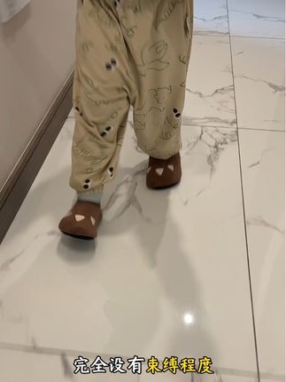 可别等宝宝咳嗽流鼻涕才发现冻到脚板心了,安排上#地板鞋 隔凉防滑保护小脚,穿的舒服还不容易掉!#学步鞋 #地板鞋袜 #宝宝鞋