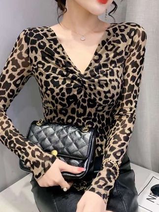 #跟着张柏芝解锁秋冬穿搭好物 #晒出你的硬核穿搭公式 #梨形身材穿搭大赏 #轻松拿捏慵懒风穿搭 #琥珀系才是松弛感天花板