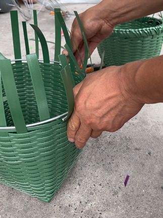编织纯手工提篮篮子家用手提菜篮收纳购物篮菜篮子耐用塑编提篮。 编织纯手工提篮篮子家用手提菜篮收纳购物篮菜篮子耐用塑编提篮。