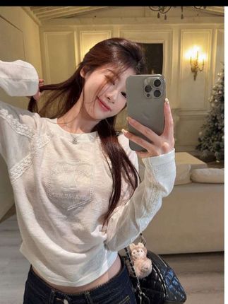 #T恤 松弛感设计感拼接花边蕾丝白色长袖T恤女22771#面料柔软舒适 #谁穿谁好看 #高级感穿搭 #超便宜超划算 @DOU+上热门 @DOU+小助手 @小店随心推