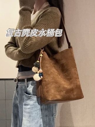 复古麂皮高级绒面水桶简约纯色百搭小众单背斜挎女包通勤休闲#种草 #包包推荐 #简约大气 #今日穿搭 #今日分享