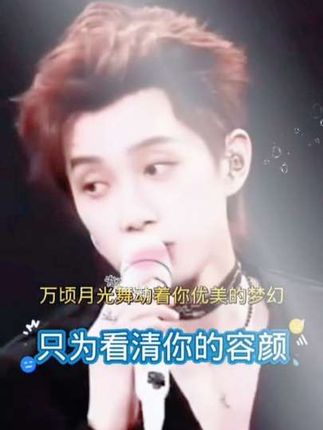 张柏芝三个儿子同台演唱,张柏芝感动流泪,瞬间点燃观众情绪!#张柏芝 #张柏芝儿子 #张柏芝三个孩子