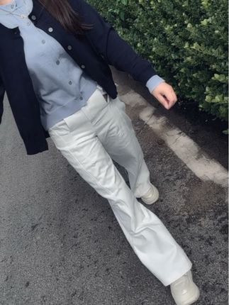 我有个毛病,如果给很重要的人 发消息,对方一直 没有回我,我就会删了 那个对话框,总感觉看到 那个对话框,  ……就好像看到自己的卑微和讨好#穿搭#显瘦穿搭 #早秋穿搭 #ootd穿搭 #小个子穿搭