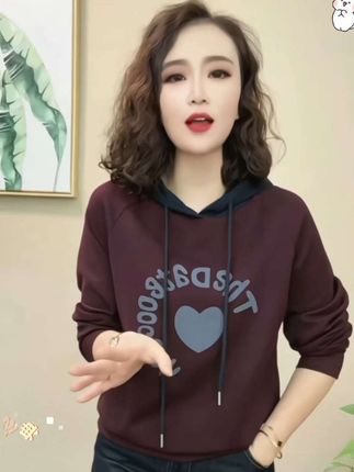 #2025秋季新款连帽绑带爱心套头款显瘦时尚洋气女士卫衣#休闲穿搭#减龄穿搭 #高级感穿搭#气质穿搭