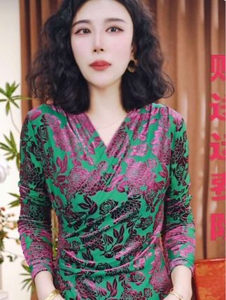 秋季新款时尚妈妈装洋气百搭显瘦V领修身长袖小衫