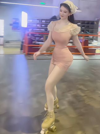 你的电子榨菜来了!🤭#周深来啊舞蹈挑战 #全抖音最火的轮滑 #美女#大长腿 #完美身材