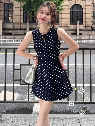 #给夏天一点颜色看看 #夏天该有的样子 #波点连衣裙 #气质这一块拿捏死死的 #小个子显高显瘦穿搭