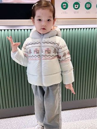 因为有个很好的小朋友陪伴在身边 所以生活很有意思 幸福不是什么都拥有 而是恰好想要的都在身边谢谢你的出现 温暖照亮我疲急乱糟糟的世界 我早已离不开你 #笛莎羽绒服 #我的女孩#女宝穿搭 #骗你生女儿系列#女童穿搭