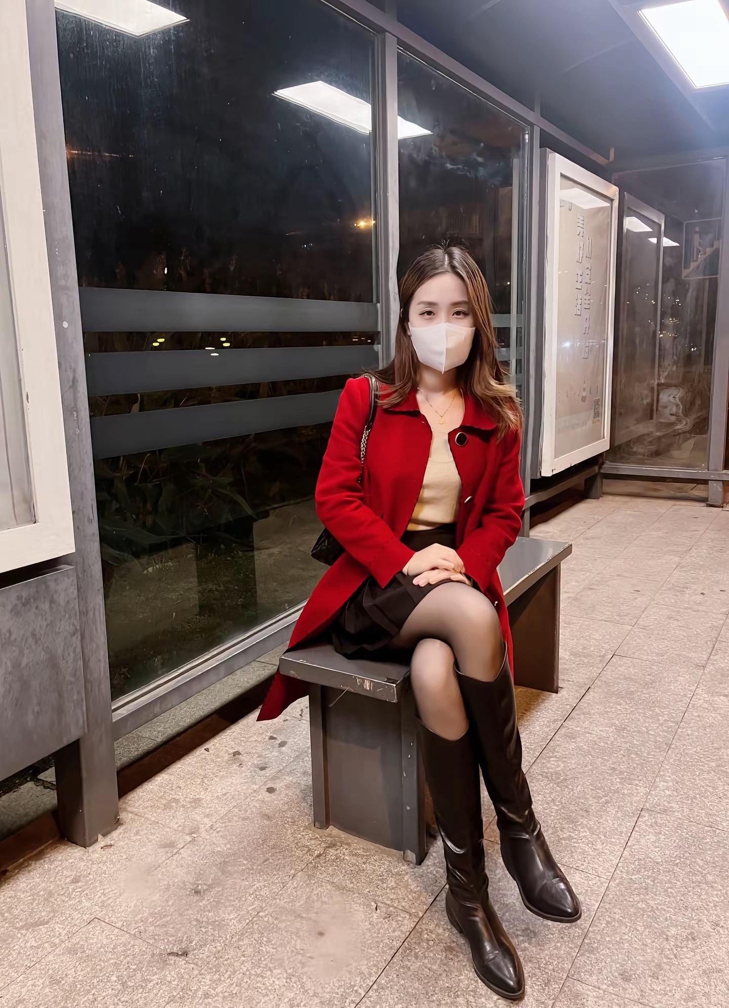玩玩还是娶回家 他心里有数他早就给你定位好了身份 他想给你的拼了命都会给你 不想给你的你这辈子 都等不到.
