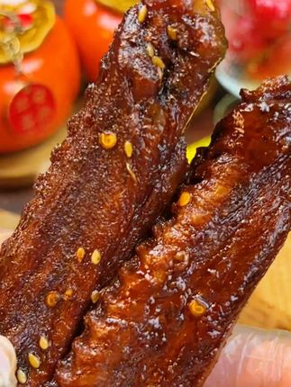 哇!真是越吃越辣,越嚼越香!#好吃到停不下来 #太好吃了 #鸭翅#零食推荐