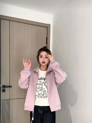 紫色拉链卫衣女外套秋季新款设计感宽松夹克开衫短款小个子上衣女#休闲穿搭 #小个子穿搭 #夹克外套 #不挑年龄不挑身材 #面料柔软舒适