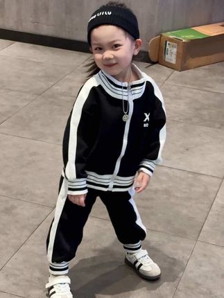 女生帅起来就没男生什么事了😎#高品质童装 #潮童穿搭 #潮童穿衣搭配 #生女儿就是用来打扮的 #炸街女孩