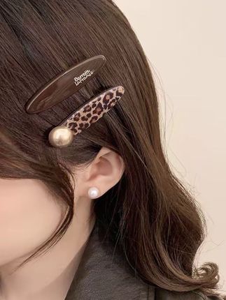 #时尚饰品 #头饰搭配 #发饰发夹 #豹纹咖色刘海夹 #美拉德刘海侧边夹