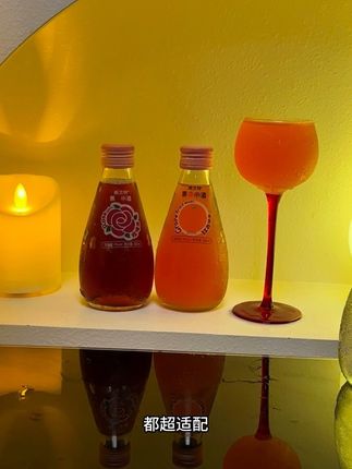 哇塞果小酒中秋节组合装真的太懂女生了,居然送这么精致好看的高脚杯,还搭配精美手提包包真的太划算了 一次可以喝到8瓶6个口味的果酒,倒出来满屋子都飘着西柚的果香,入口就像咬了口新鲜的西柚果肉在嘴巴里榨汁,口感清甜顺滑 不苦不涩真的巨好喝,这个中秋节不管是自饮或送礼都超适配#强烈推荐 #果酒 #酒蒙子的日常 #果小酒 #微醺小甜酒