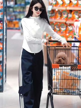 2025秋季时尚修身长袖开衫上衣高腰三条杠直筒休闲裤子显瘦两件套 #早秋穿搭 #出街穿搭 #显高显瘦显腿长 #休闲减龄穿搭 #超市随拍