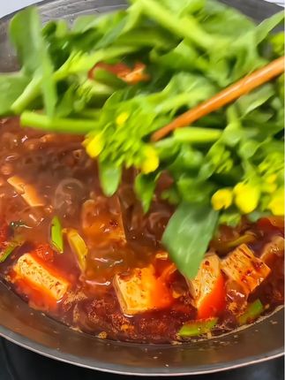 闻着臭吃着香的豆豉火锅😋#下饭神器 #戒不掉的贵州味道