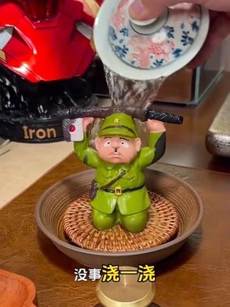 日本人下跪投降变色茶宠摆件精品茶玩茶桌茶盘装饰品摆件茶具配件#茶宠摆件 #一个好玩的东西