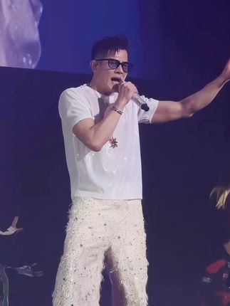 还有多少人记得这首歌?当年郭富城一首《对你爱不完》火遍全亚洲!#郭富城#对你爱不完#郭富城成都演唱会