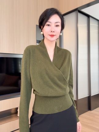 #秋冬穿出时髦贵气感 #羊绒衫 #亮色系 #氛围感拉满 #精致优雅