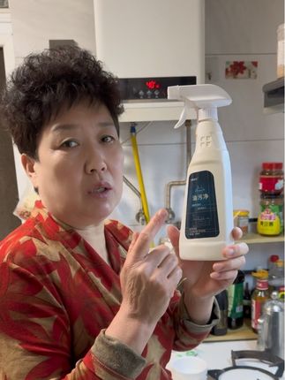 一喷溶解重油污,厨房瓷砖、油烟机,擦完亮到反光!
