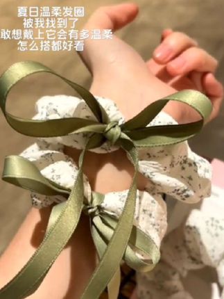 夏天穿上小裙子,配上豆绿飘带发圈,不提有多温柔#发圈#少女心#好看又百搭 #大肠发圈