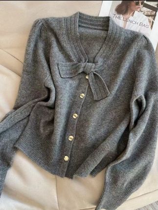 2025秋季法式蝴蝶结针织衫新款设计感单排扣毛衣百搭上衣H3 #时尚#设计#高级感穿搭 #减龄气质 #针织衫