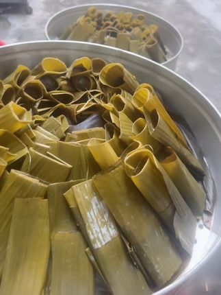 广西灵山的叶笑籺也叫芭蕉叶糍粑、你们哪里怎么叫#分享家乡特产 #芭蕉叶糍粑 #叶笑籺 #农村特色美食 #糍粑