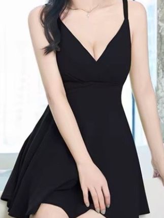 小黑裙性感时尚连衣裙亲肤夏装遮肚夜场上班女孩衣服工作服柔式#抹胸 #吊带 #显瘦 #连衣裙 #穿搭