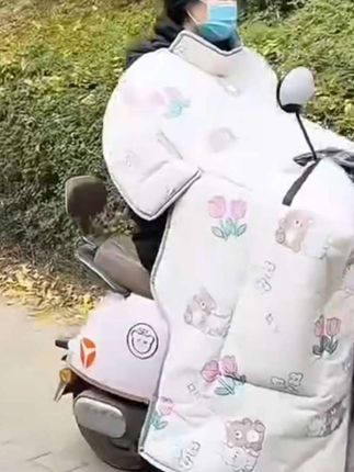 斗篷电动车挡风被冬季加厚防水加绒防晒电摩托车防风四季通用新款#挡风被 #挡风被生产厂家 #挡风被工厂店 #挡风被防风防尘防泼水