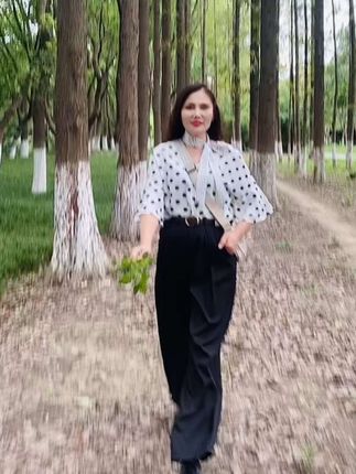 生活不简单 但要简单过/无论到了什么年龄,都不要忘记,做一个孤独不寂寞的人,让心中住进广阔天地