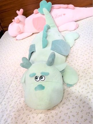 小飞龙趴趴抱枕 毛绒面料顺滑棉软 填充饱满柔软舒适 适合送女朋友 #抱枕 #抱枕靠枕 #陪睡抱枕 #可爱玩偶#提升幸福感好物