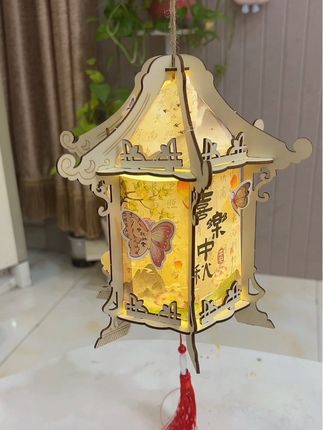中秋节快到了,和孩子一起做中秋灯笼吧,制作过程不仅能锻炼孩子动手动脑能力,还能让孩子感受传统节日氛围!#手工diy #亲子手工 #中秋节手工灯笼