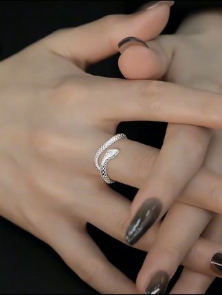 925银戒指 小灵蛇戒指女小众设计高级个性2025年新款爆款银镀戒指# 好物推荐🔥 # 上热门话题🔥🔥🔥全网最火歌曲 # 上热门🔥🔥🔥找话题 # 实用好物🔥