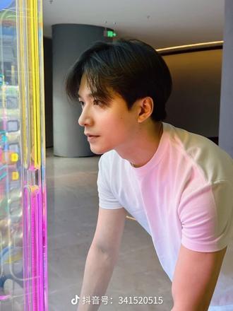 这一看就没少玩😂(视频来源@冯岩强 )@王皓祯 @朱鹊🐦🔥 @王皓祯工作室 @王皓祯官方粉丝团 #王皓祯 #你是凭实力刷到的 #抓娃娃 #解锁自信而美