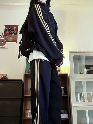 加厚加绒时尚休闲套装女中学生三条杠卫衣卫裤冬季炸街一整套女装#每日分享 #女生运动套装 #新款分享